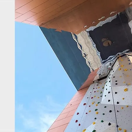 Fantastisk Med Grillomrade Og Klatrevegg 卑爾根